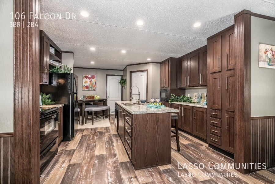 Primary Photo - NEARLY-NEW 3 bed/2 bath