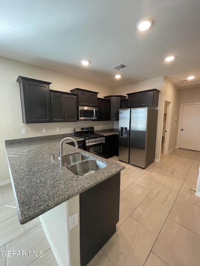 Building Photo - 14923 Pebble Hills Blvd