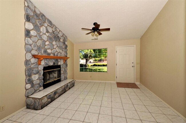 Building Photo - Cozy 3 Bedroom Home in St. George!