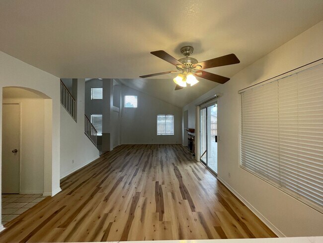 Building Photo - Refurbished 4 Bedroom,2.5 baths, Two Story...