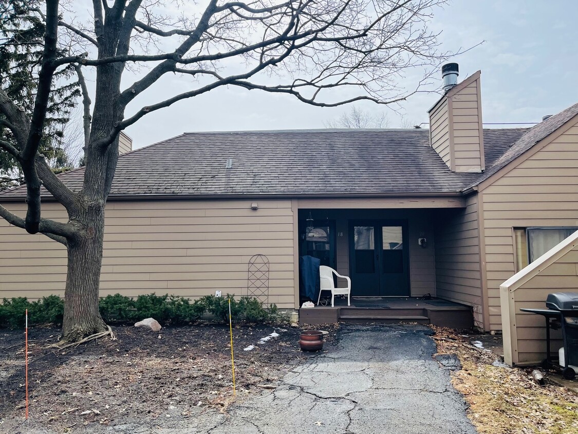 Primary Photo - 3361 Beacon St
