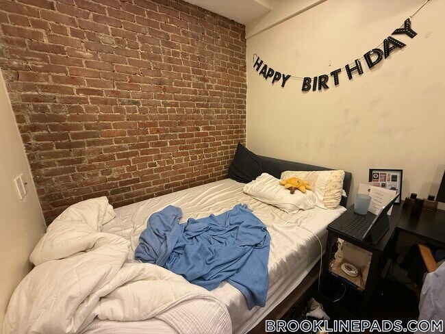 Foto del edificio - 1203 Beacon St