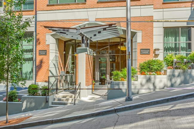 Building Photo - 1420 Terry Ave