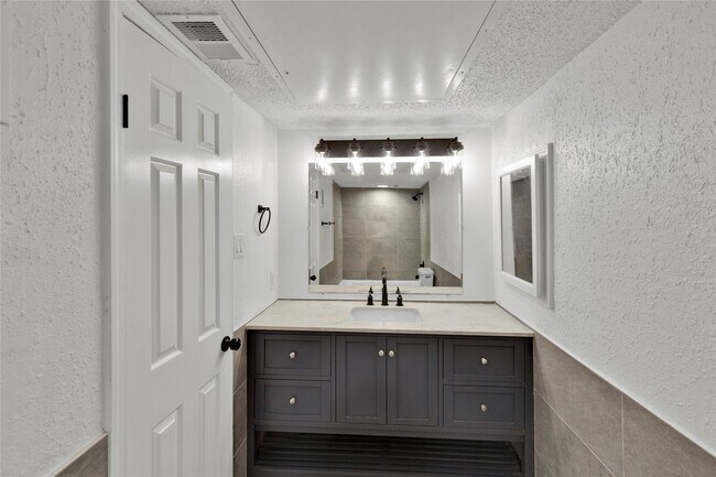 Foto del edificio - 2830 S Bartell Dr