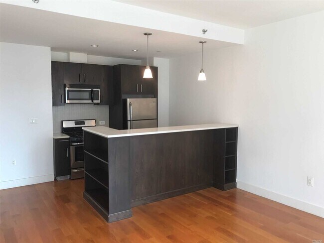 Foto del edificio - 140-21 32nd Ave