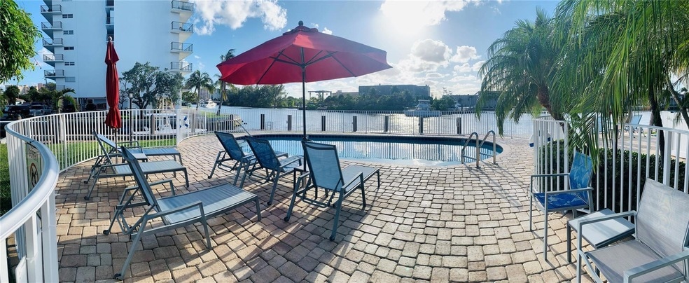 Photo - 1705 N Riverside Dr