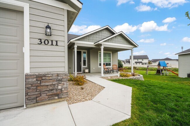 Foto del edificio - STUNNING 3bd/2ba Custom Home w/3 Car Garage on a Huge Lot!