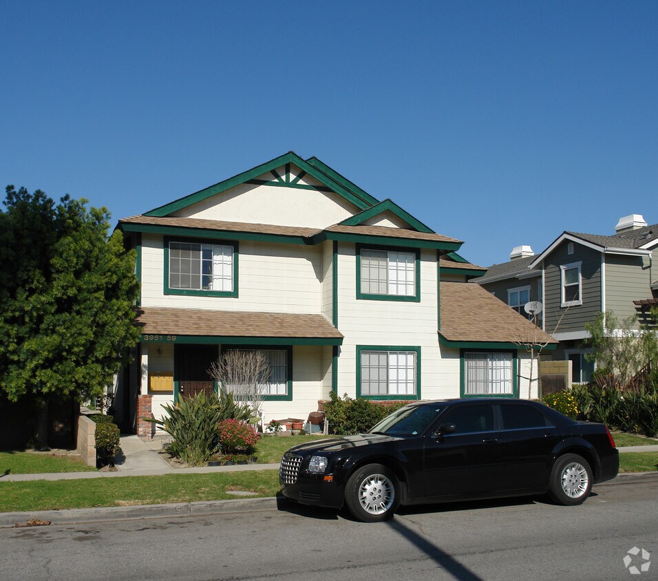 Primary Photo - 3951-3959 Green Ave