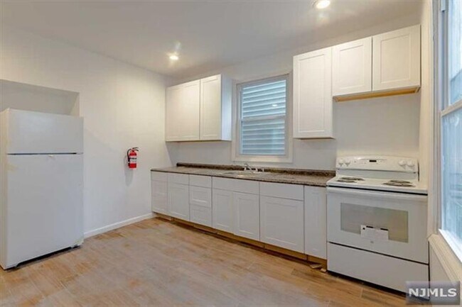 Building Photo - 201 N 4th St