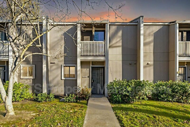 Primary Photo - 9 Derow Ct