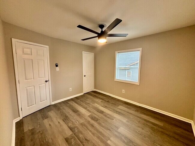 Building Photo - 6161 Susan Ln