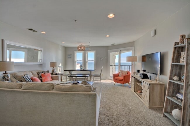 Building Photo - OFF SEASON RENTAL Oceanfront at Villa Capriani