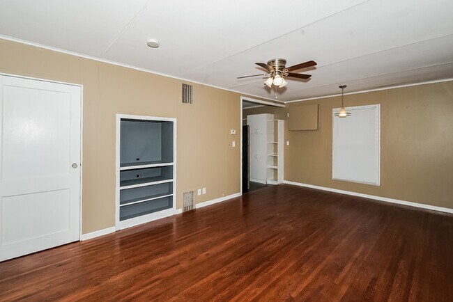 Foto del edificio - Cozy 3 bedroom, 1 Bathroom House in Bloomi...