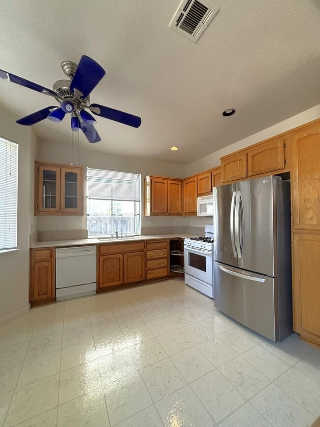 Building Photo - Charming 3 Bed / 2 Bath Fremont Home with ...