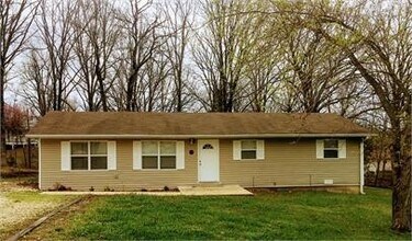 Building Photo - 16870 Lakewood Dr