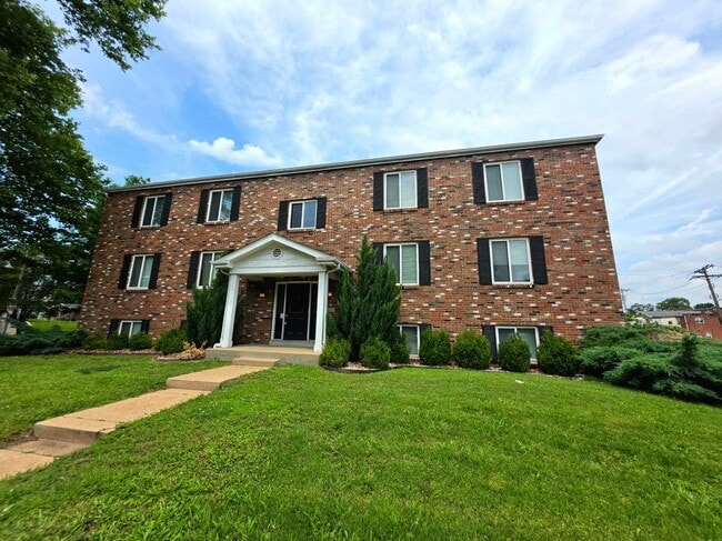 Building Photo - 5625 S Grand Blvd