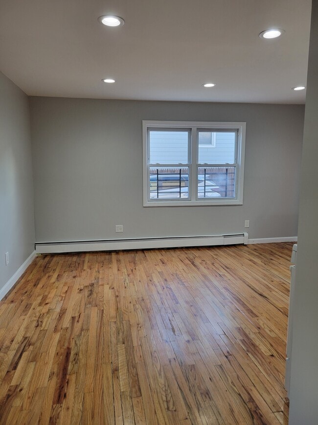 Building Photo - 3-35 Beach 87th St
