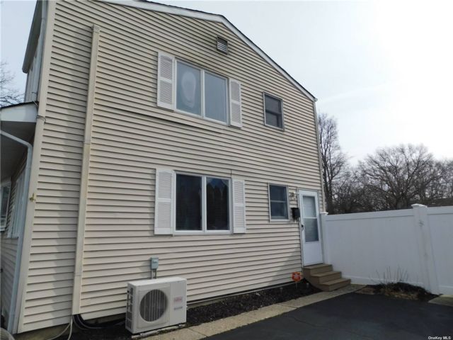 Primary Photo - 138 Sterling St
