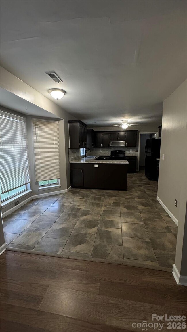 Foto del edificio - 2206 Killarney Pl