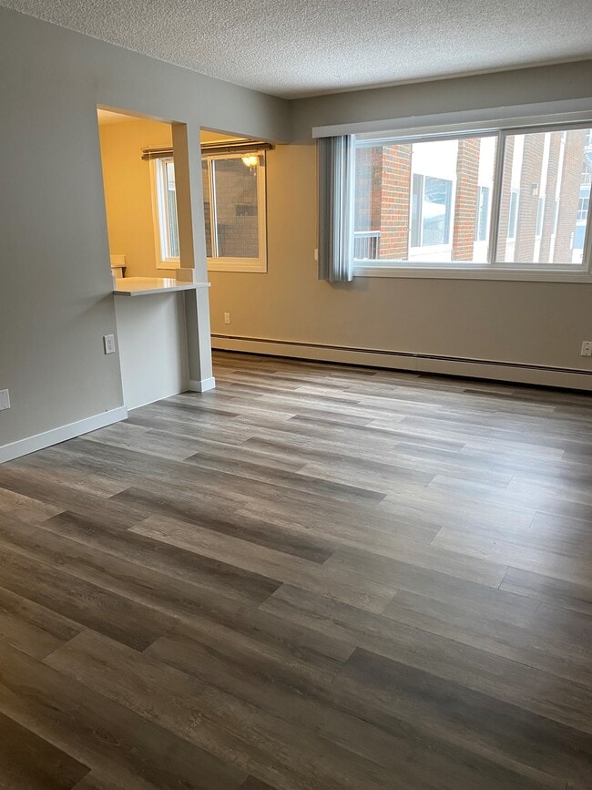 Building Photo - Hillcrest Manor