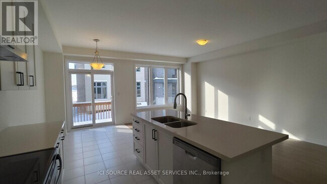 Photo du bâtiment - 30 Freeman Williams St