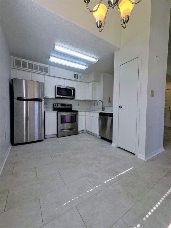 Building Photo - 2021 Spenwick Dr