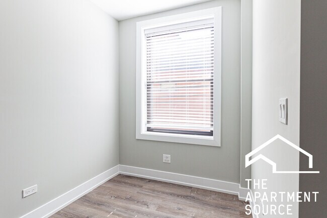 Foto del edificio - 505 W Belmont Ave