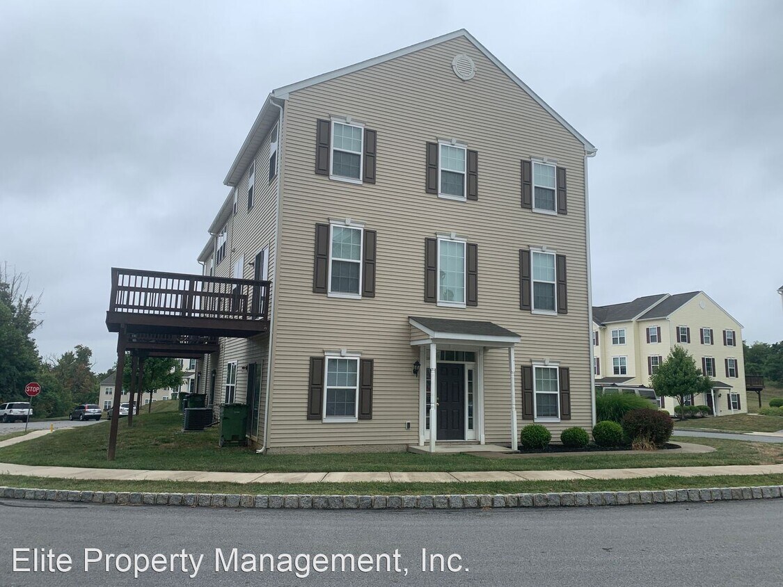 3 br, 2.5 bath House 2305 Sunny Hill Cir House Rental in York, PA