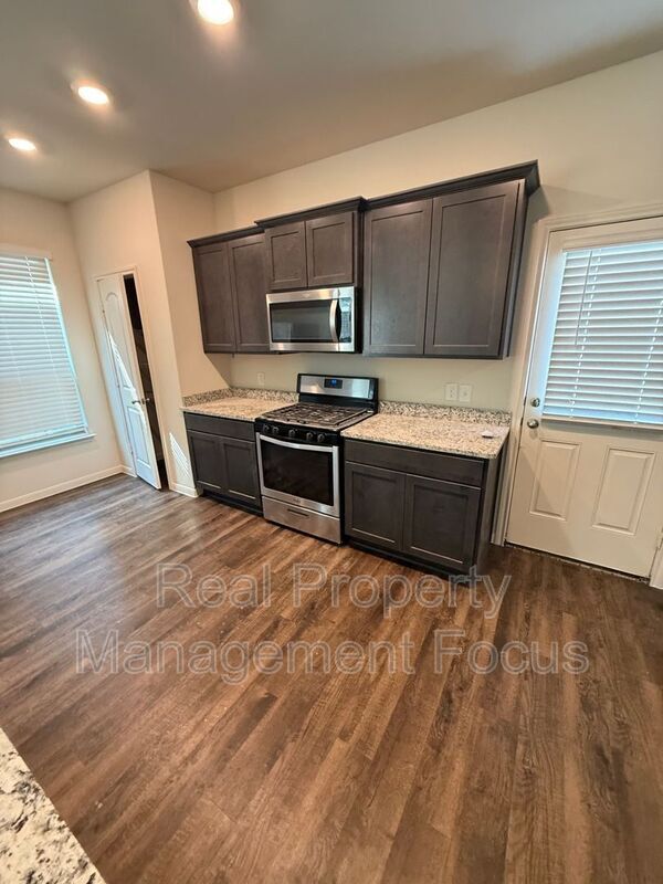 Building Photo - 837 Clark Dr