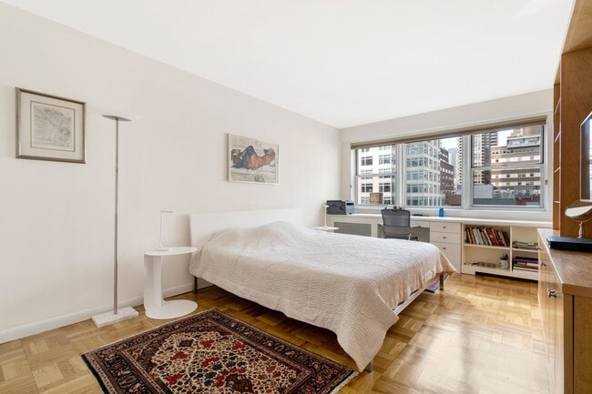Building Photo - 404 E 66th St