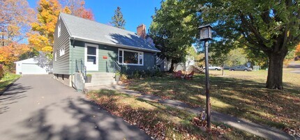 Building Photo - 123 E Mankato St