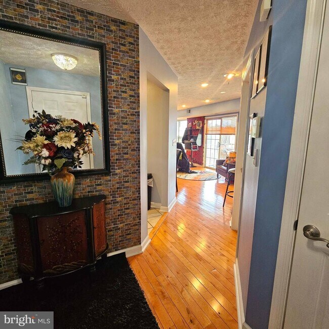 Foto del edificio - 6600 St Ignatius Dr