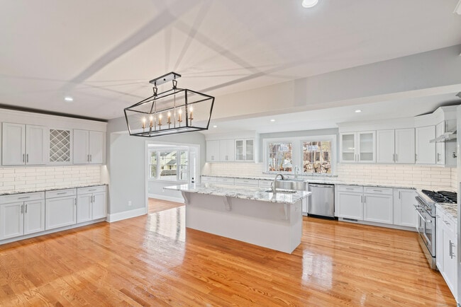 Building Photo - 80 3rd St