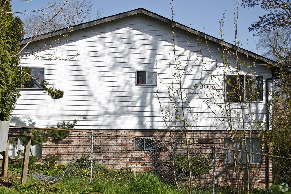 Building Photo - 3623 SW Baird St