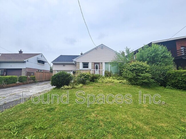 Photo du bâtiment - 494 E 37th St