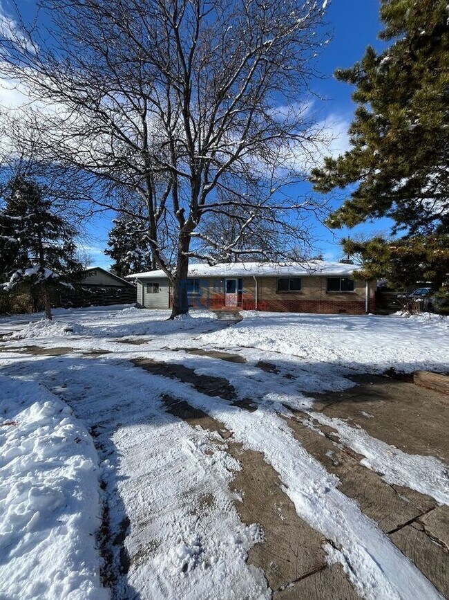 Photo - 865 Balsam St House