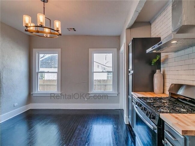 Building Photo - Paseo Beauty 3 Bed