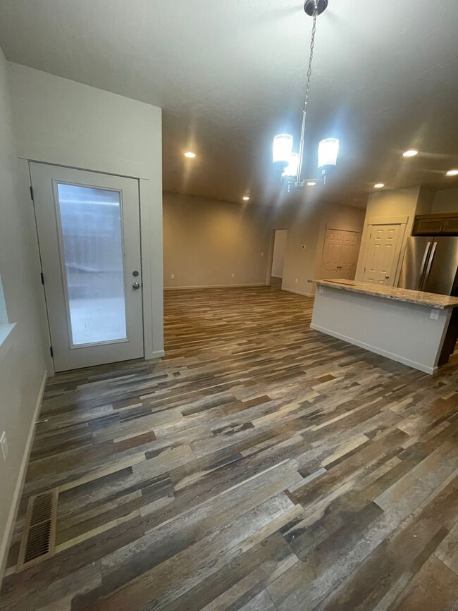 Building Photo - 3 Bedroom in McKay Meadows Prineville