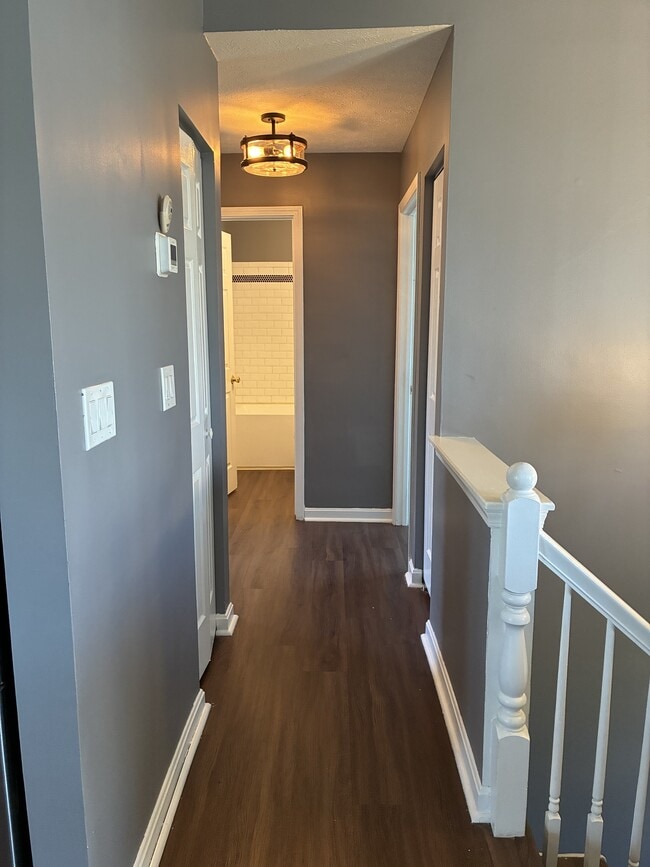 Building Photo - 1105 Lobo Dr