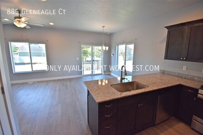 Building Photo - Beautiful 3 Bed Tooele Townhome! No Deposi...
