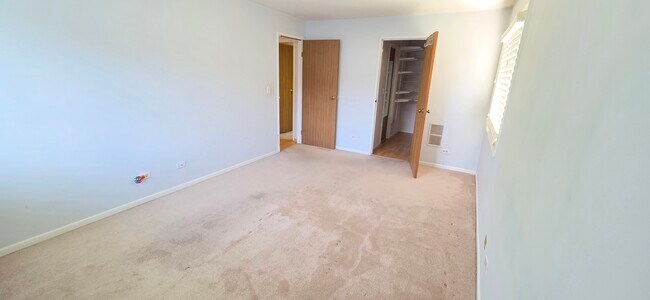 Foto del edificio - 940 N Lakeside Dr