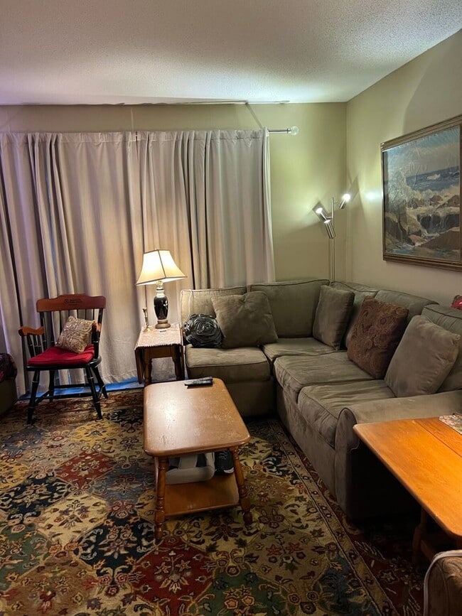 Building Photo - 3 Bedroom Condo in Hanover