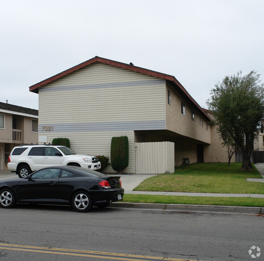 Building Photo - 7921 Stark St