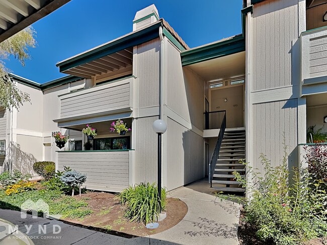 Building Photo - 2624 Sunny Slope Dr