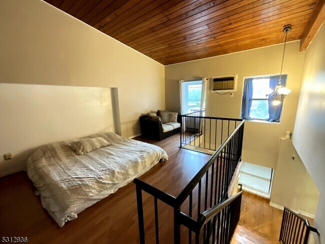 Building Photo - 50 May St