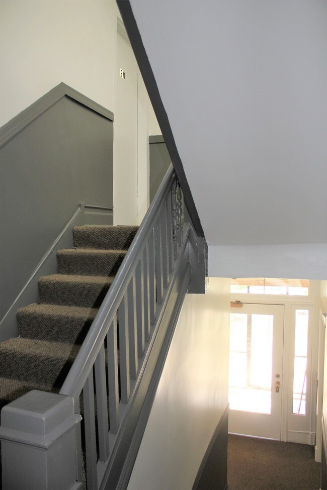 Common Hallway - 5648 S Calumet Ave