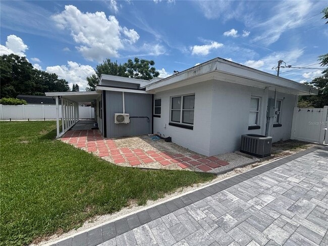Building Photo - 6035 Sage Dr