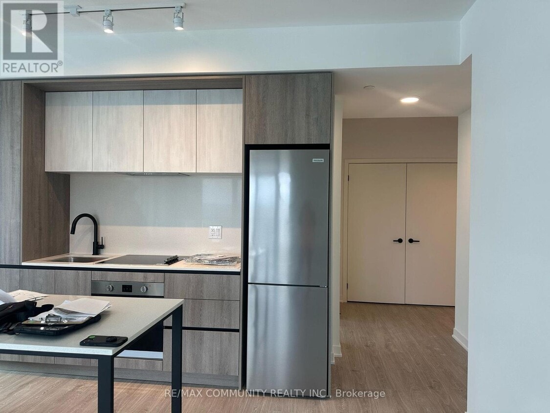 Photo principale - 2495 Eglinton Ave W