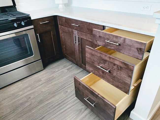 Soft close spacious cabinets and drawers - 5985 185th Ct NE