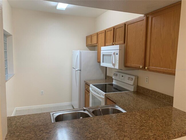 Foto del edificio - 6017 Portsdale Pl